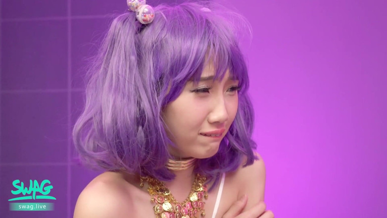 SWAG.live: Cosplay -tjejer fingrar varandra, knullade av främling
