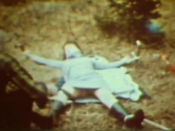 Vintage megastore: Bruneta și gagica blondă intră în capcana unui pervers