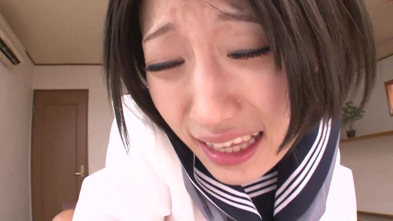 JapaneseAmateur: Une fille mince gémit pendant qu'une énorme bite perce son cul étroit...