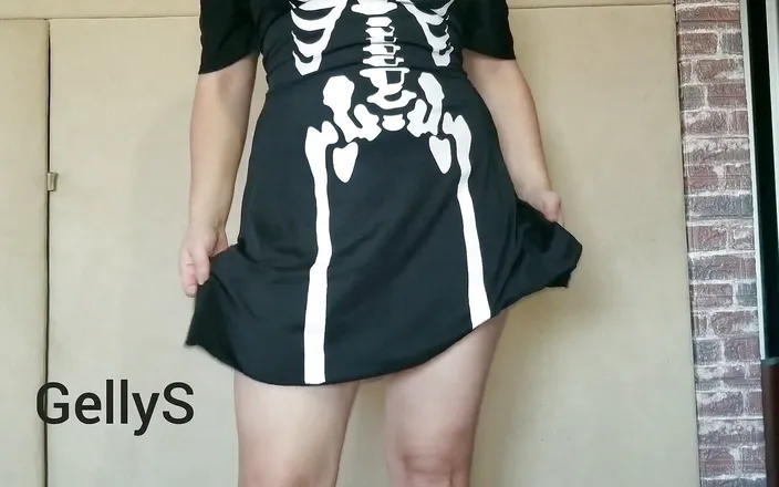 GellyS: Sexy Gelli masturbates in a witch costume