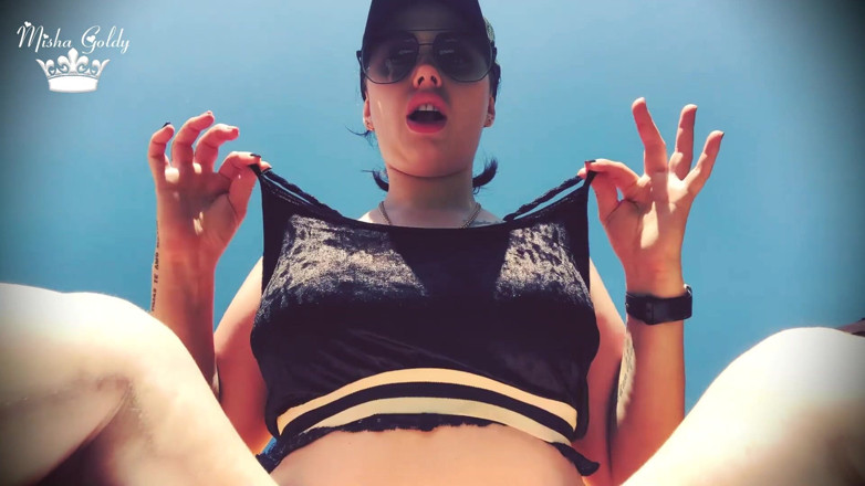 Goddess Misha Goldy: Grandi tette prendere in giro e fumare con la faccia...