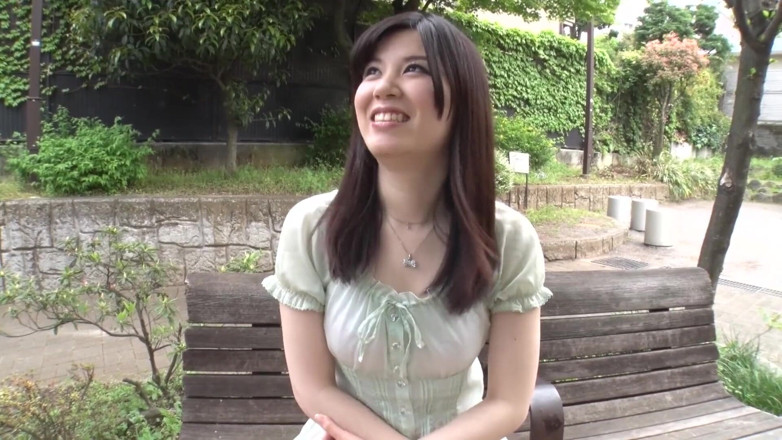 Caribbeancom: Vyzvednutá japonská dívka kouří velký penis v autě