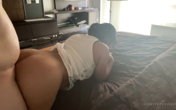 Latinaspy: Latina s obrovským zadkem vypadá lahodně