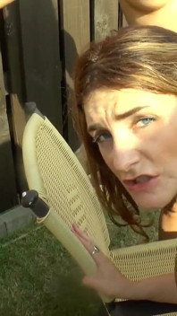 Gençler Adreena Winters Mira Cuckold ile açık havada vahşi bukkake partisi