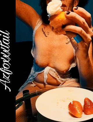 AzFoxxxTailPhelicia: Birthday cake mouth