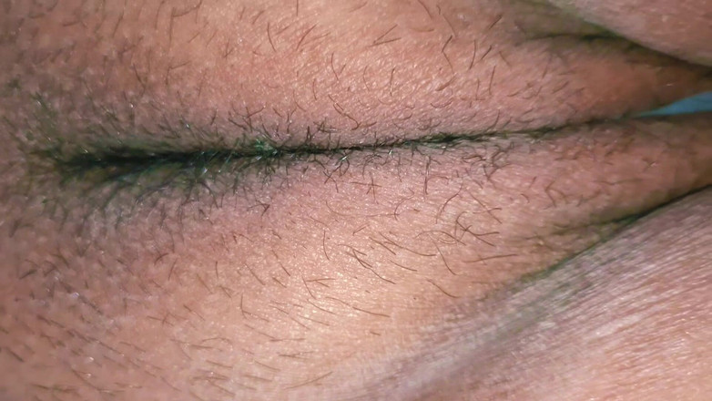 Catchybusty: La tía del metro quiere sexo duro con un vecino