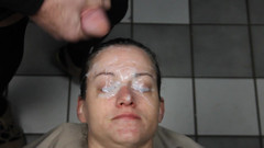 Dirty Dees: 在肮脏的 dees 操逼漂亮的脸