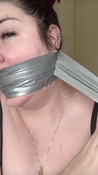Lacey - plaisir auto-bâillon et orgasmes après la gym, partie 2