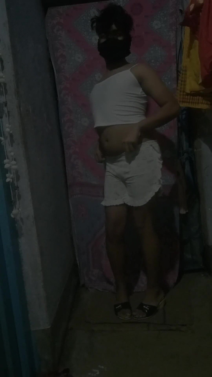 Sissy lily: Sissy lily nuovo video - masturbazione di un piccolo cazzo