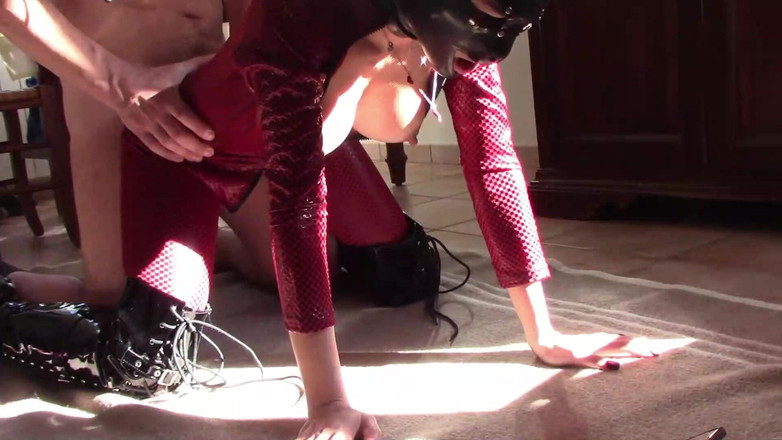 LauraOnHeels: 熟女乳胶紧身连衣裤粗暴他妈的合辑