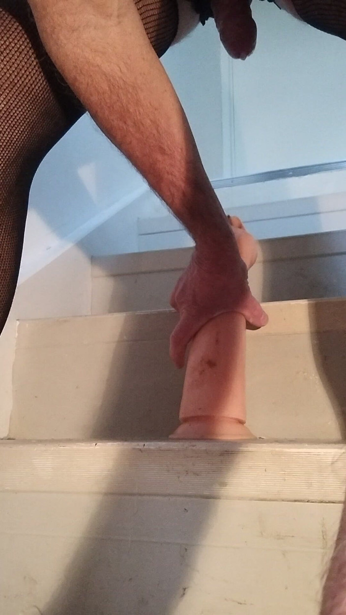 dragontrainer5: CDは長いディルドに乗る前に黒いランジェリーでポーズ