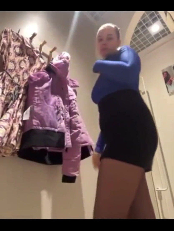 JuiceLussie: Nyepong kontol di depan umum