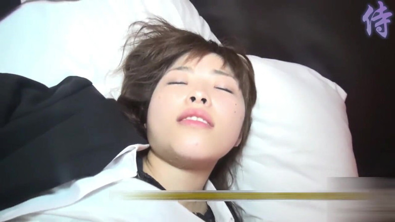 Asian teeny club: Nadržené asijské děvky # 221. Sexy holka má dobrou trojku