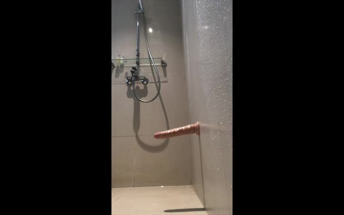 Bray Love: Bray love büyük dildoyla kendini sikiyor