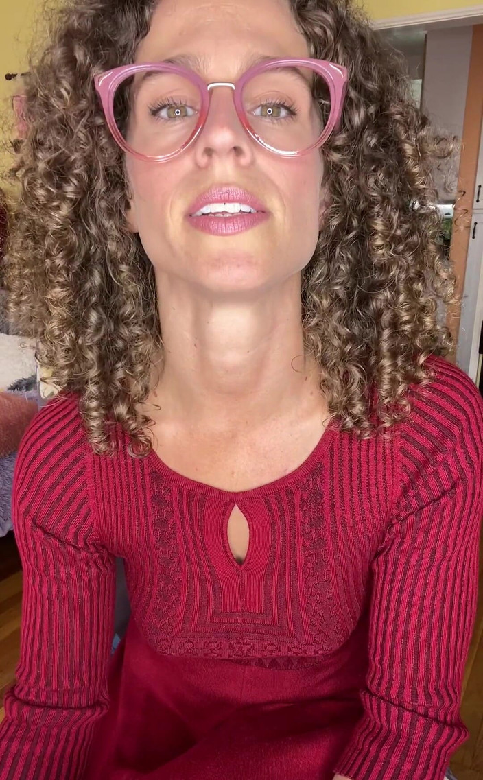 VibeWithMommy: Candy s-a întors și e atât de obraznică!! Ea pur și simplu nu...