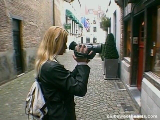 SkinnySweetHearts: Prova a montare questo grosso dildo nella mia figa