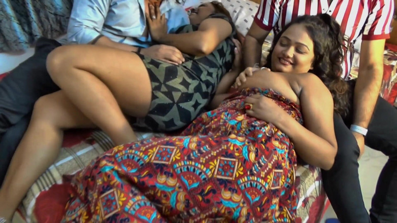Uncutadda: Dua pasangan lagi asik berhubungan seks bareng dan bertukar istri