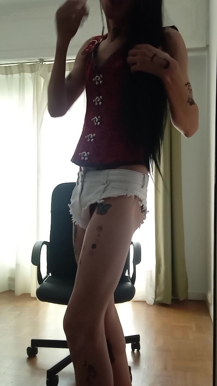 Penelopene27: Трансвестит-эксгибиционист