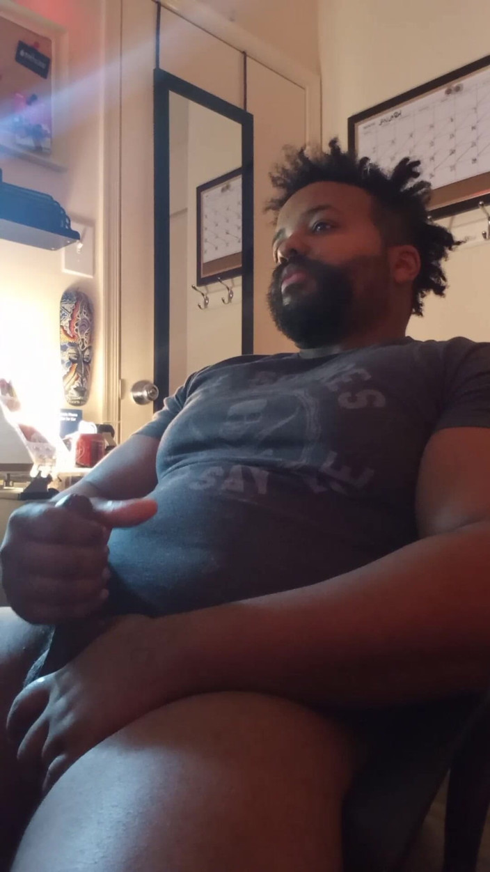 Eddie Venezuela: BBC Bear Cam Show Jerk and Cum