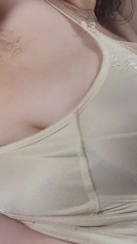 性感的脱衣舞和下垂的乳房崇拜