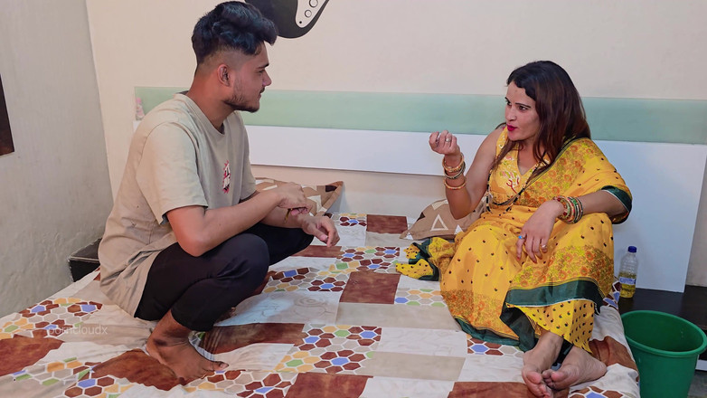 PORNClOUD: Ac-reparateur heeft neukpartij met haar klant volledige video Indisch lek...