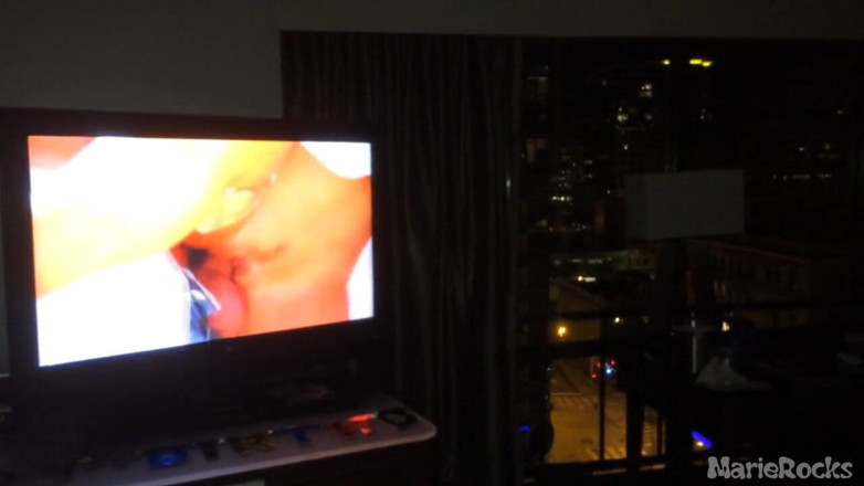 MarieRocks: Peituda avó sexy é insaciável em um hotel de Seattle