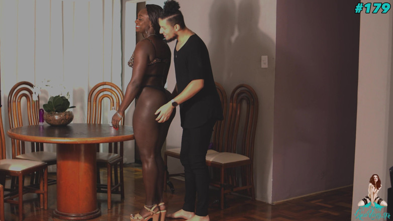 Squirting Sp: Fernanda Chocolate recibe masaje y estimulación anal