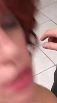 Nenasytná MILF děvka šuká mladé a nezkušené ptáky