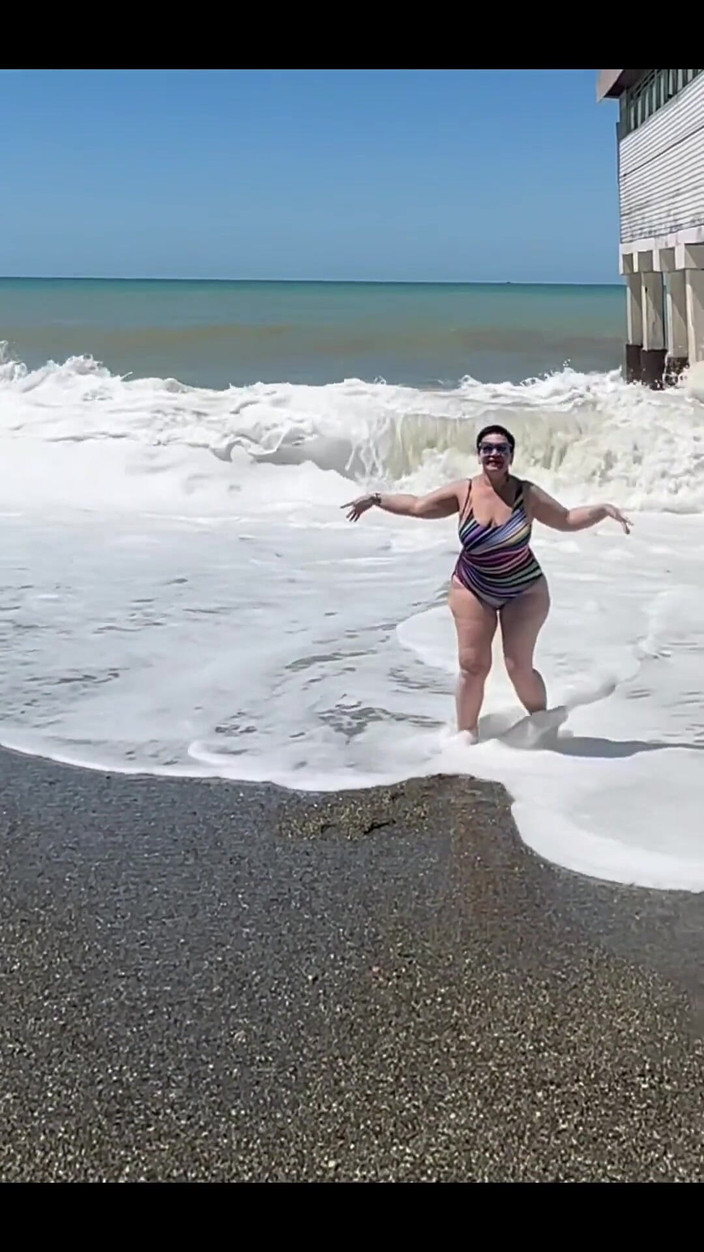 KarmenMilf: Vacation Sea