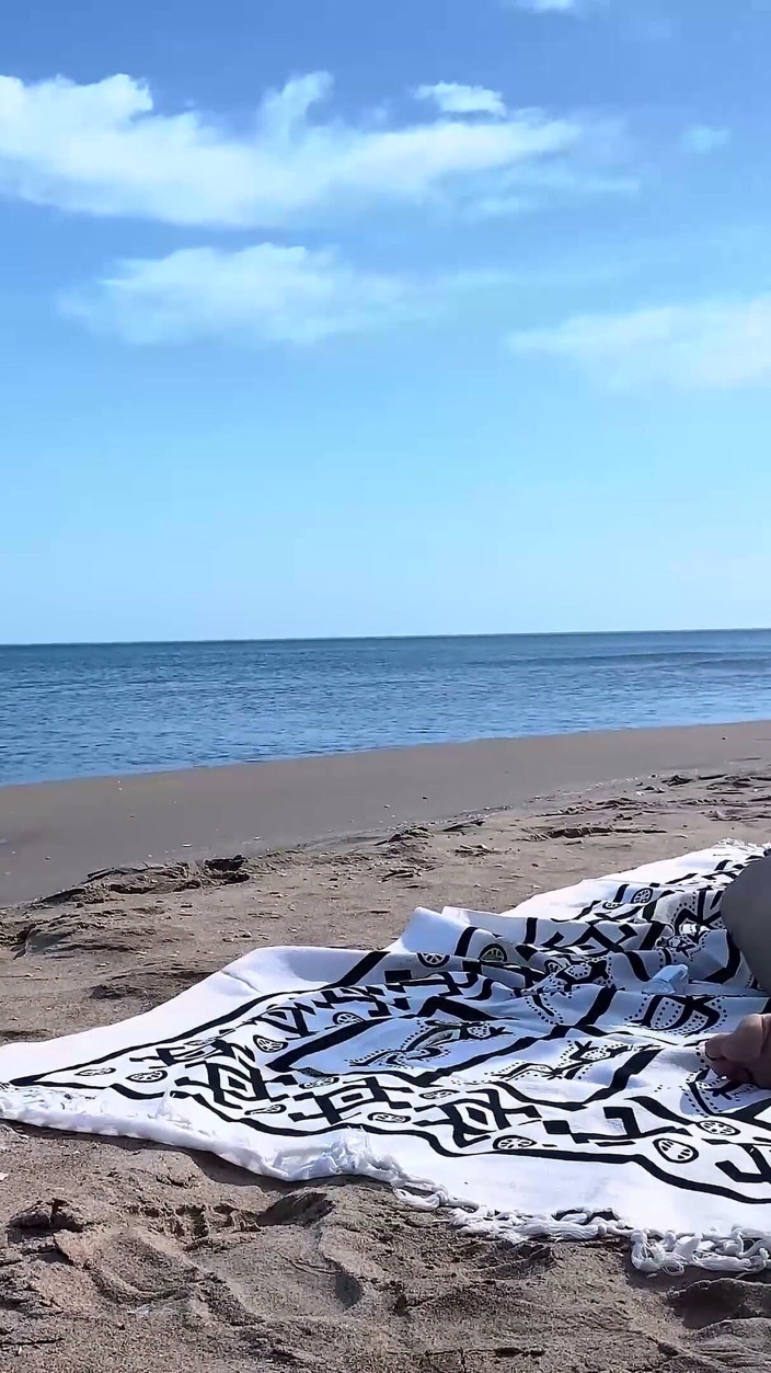 BONDAGE KINK - KINKY ROPES: Squirting in a ****** Beach