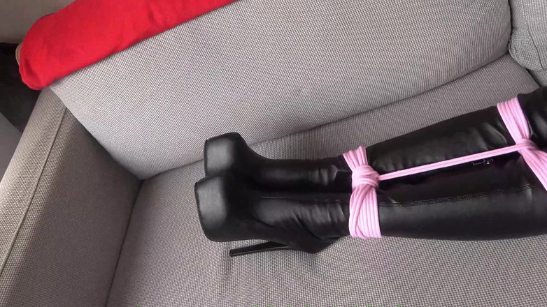 Latina Fetish: Mila ve Latin kadın: domme bağlı ve itaatkarını son derece...