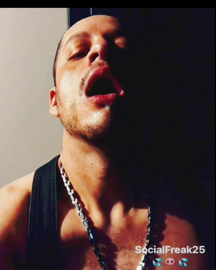MisterFreak25: Cum-play Misterfreak25 Y Sus Agujero Lleno De Leche.