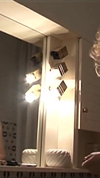 Una scopata molto calda: casalinga milf arrapata in lingerie sexy cavalca un grosso cazzo