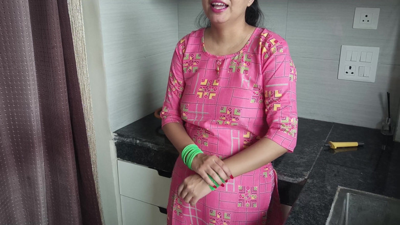 Saarabhabhi6: Sexy XXX macecha mluví v kuchyni