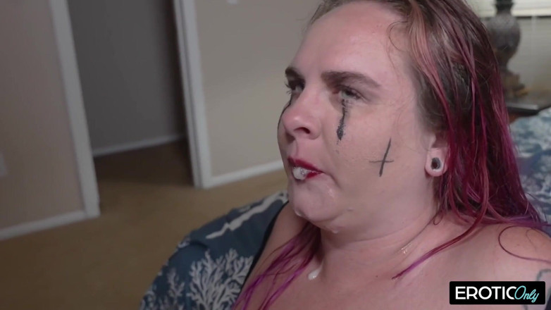 CurvyMilfs: Große schöne weiße MILf wird von einem massiven bbc tief...