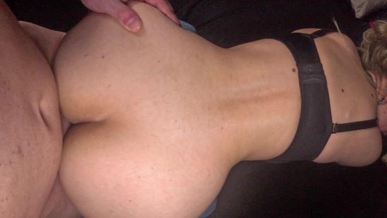 Beverly peach: 빠른 금발이 자지를 타고 나온다!