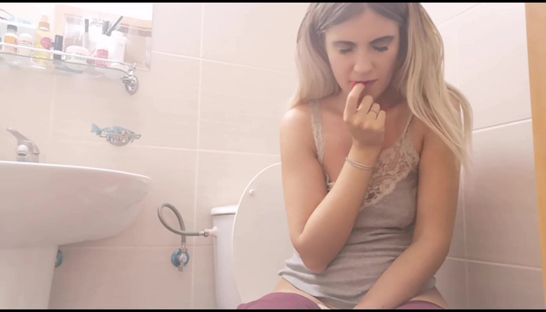 Erotic Tanya: More toilet farting