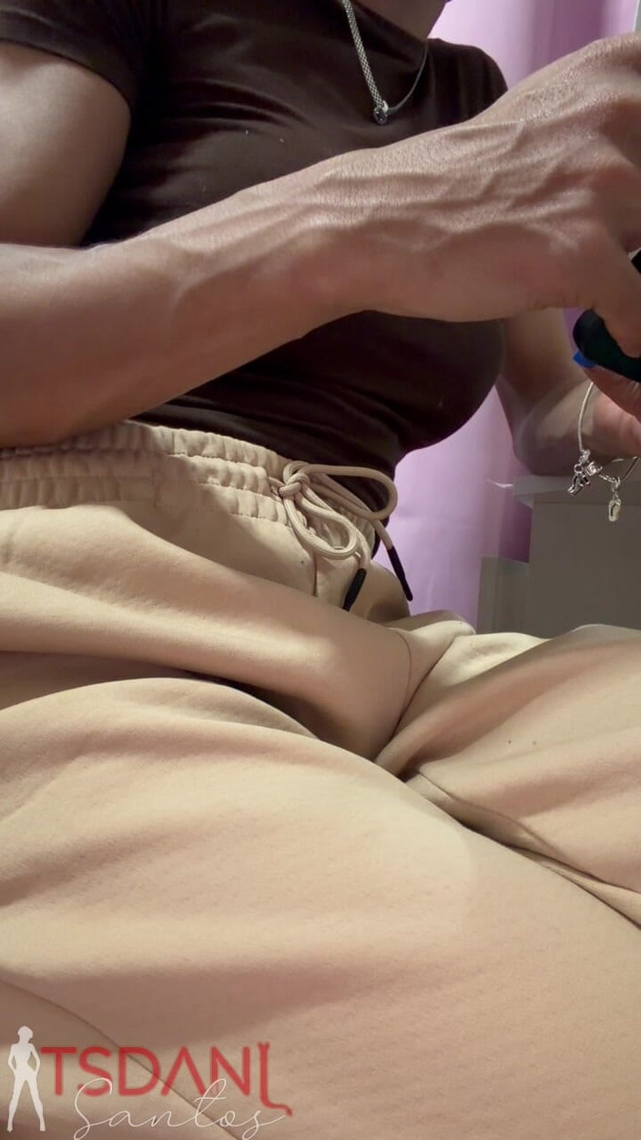 Tsdanisantos1: Thư giãn ở nhà sống mà không có niềm vui.