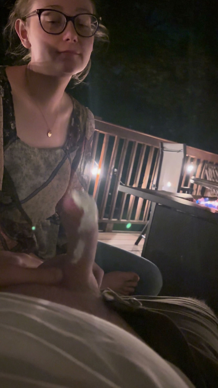 BeautfiulBJ25: Wife Eats Roasted Marshmellows off My Cock