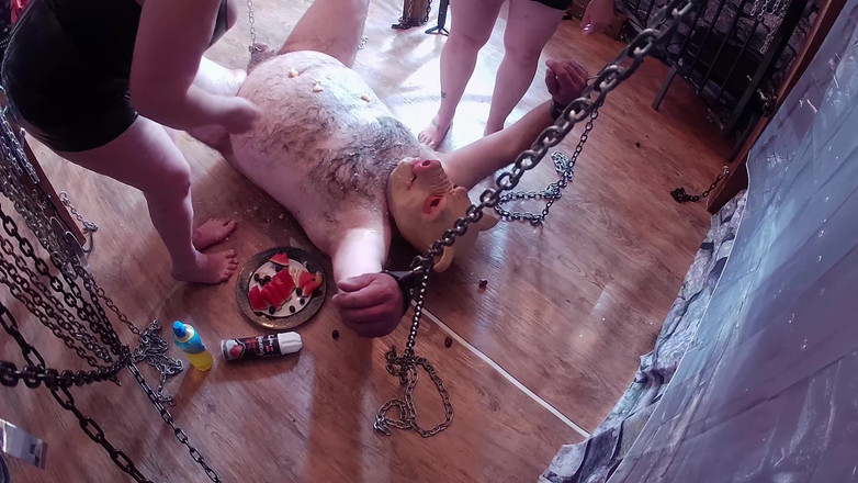 Aaexperiencesltd: Část 2: Domina Satana a paní Izar ponižuje Satanovo prasátko.