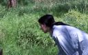 Backdoor Films: Brünettes schätzchen erfreut den schwanz des glückspilzs im freien
