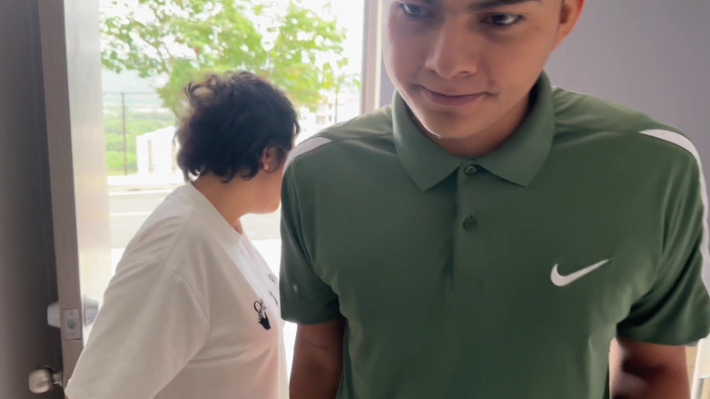 ManuelaAlvarez: Aku membawa roses ke pacar latinaku yang seksi dan memanfaatkan...