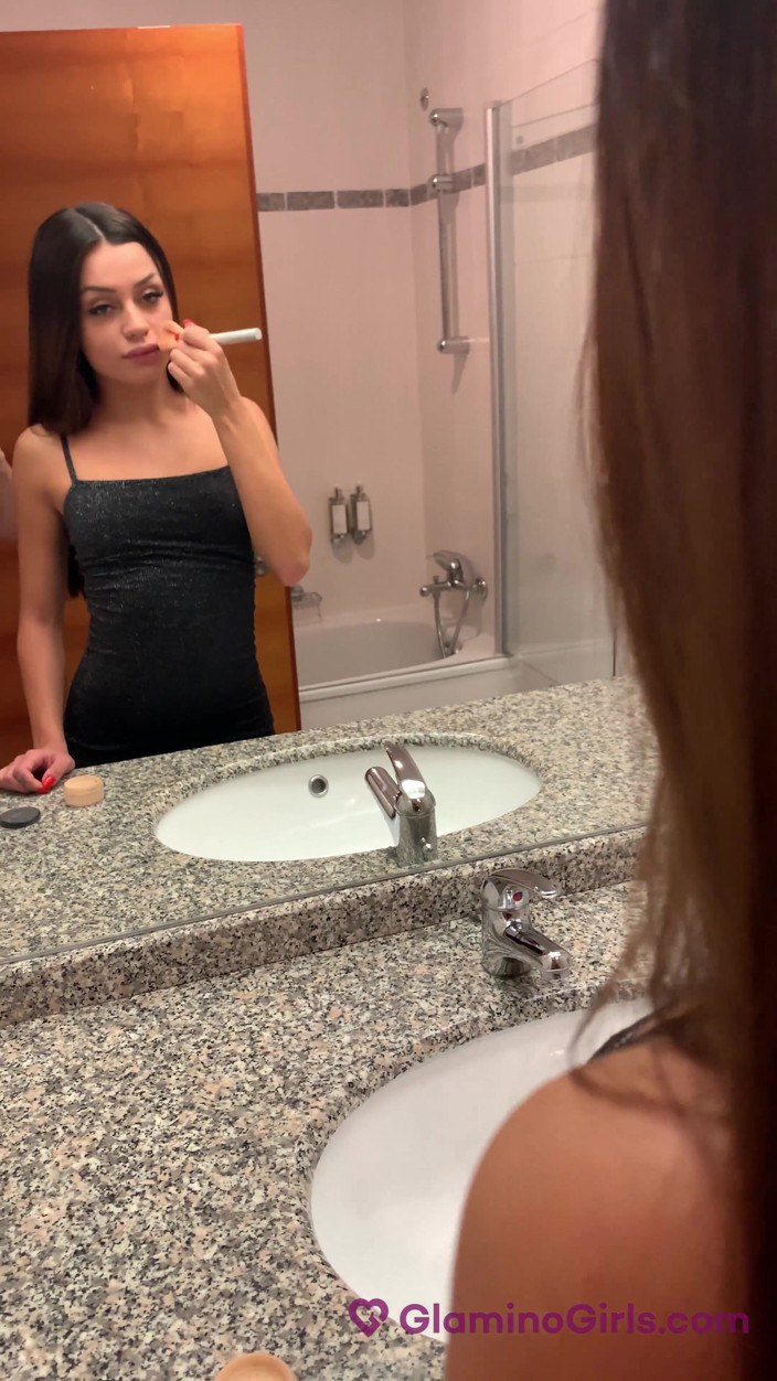 Glamino Girls: Glamino Girls 19 - Part 2 Fast and Furious in the Bathroom