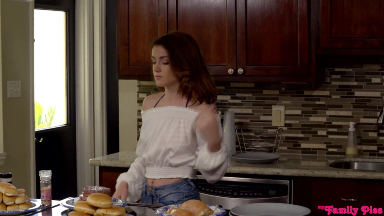 My family pies: Fourth of July Family Fuck - S3:e3