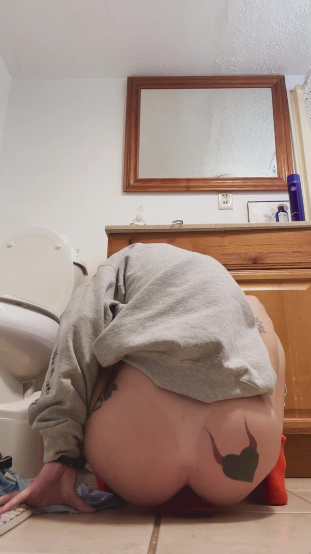 Sneaky Bathroom Using My Rose Sextoy and Cumming on My Dildo (Shrooms Q) Sneaky Bathroom Using My Rose Sextoy and Cumming on My Dildo (Shrooms Q)