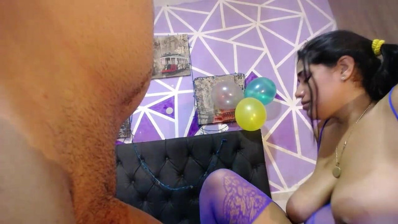 Britanly-Brow: 穿着性感紫色衣服的丰满继母喜欢吮吸