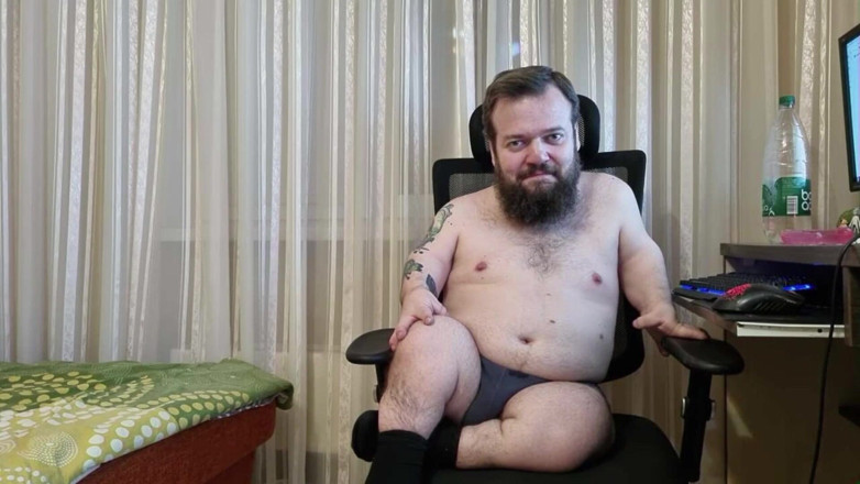 MiniCorgi: Midget in Panties Shows Himself