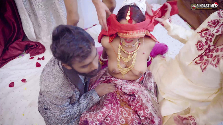 Biind as times: Gangbang Suhagarat deel 2 - Desi Indische tiener 18+ vrouw zeer 1ste Suhagarat