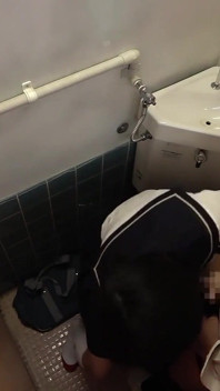 女大学生在卫生间里的性爱视频 3-7