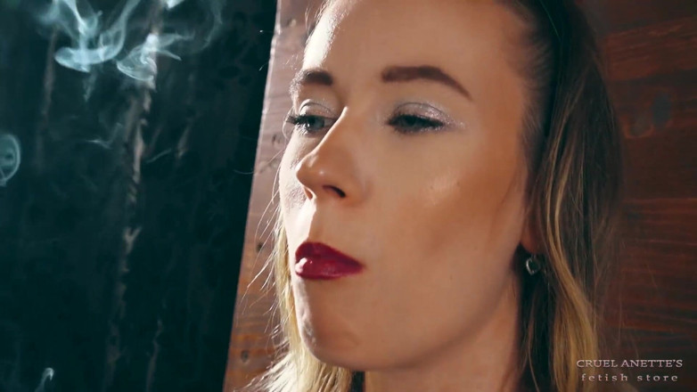 Cruel Anettes fetish world: Fumar de perto